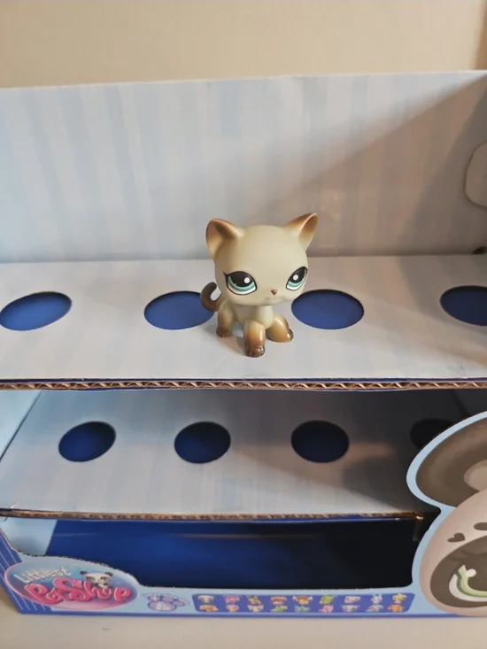 Littlest Pet Shop Generation 7 Series 1 Display Shelf with Pet (Read the Desc) - Picture 9 of 9